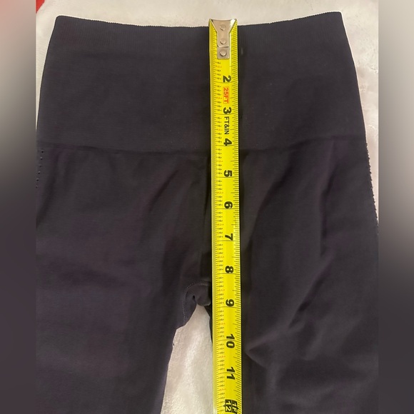 Free People XS/S compression leggings. Excellent condition. - Picture 6 of 8